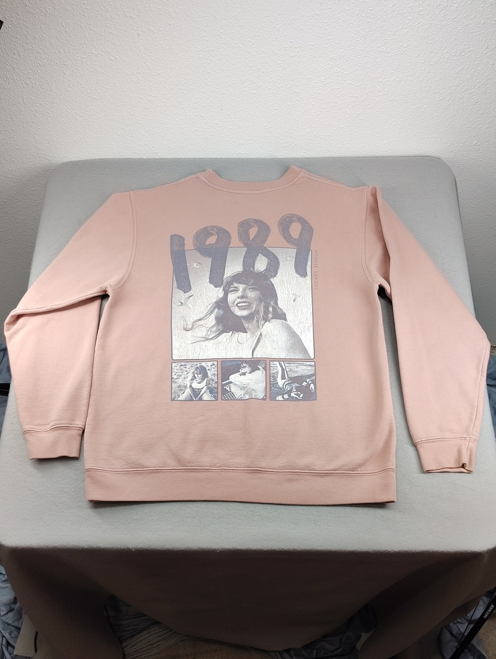Taylor Swift 1989 Graphic Crewneck Sweater - Blush Pink Size L